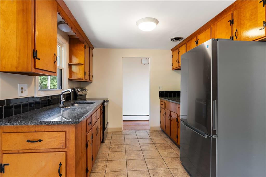 Portsmouth, Rhode Island, 02871, United States, 3 Bedrooms Bedrooms, ,2 BathroomsBathrooms,Residential,For Sale,1974528