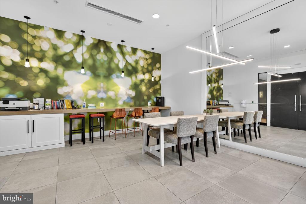 Arlington, Virginia, 22201, United States, 2 Bedrooms Bedrooms, ,2 BathroomsBathrooms,Residential,For Sale,1927773
