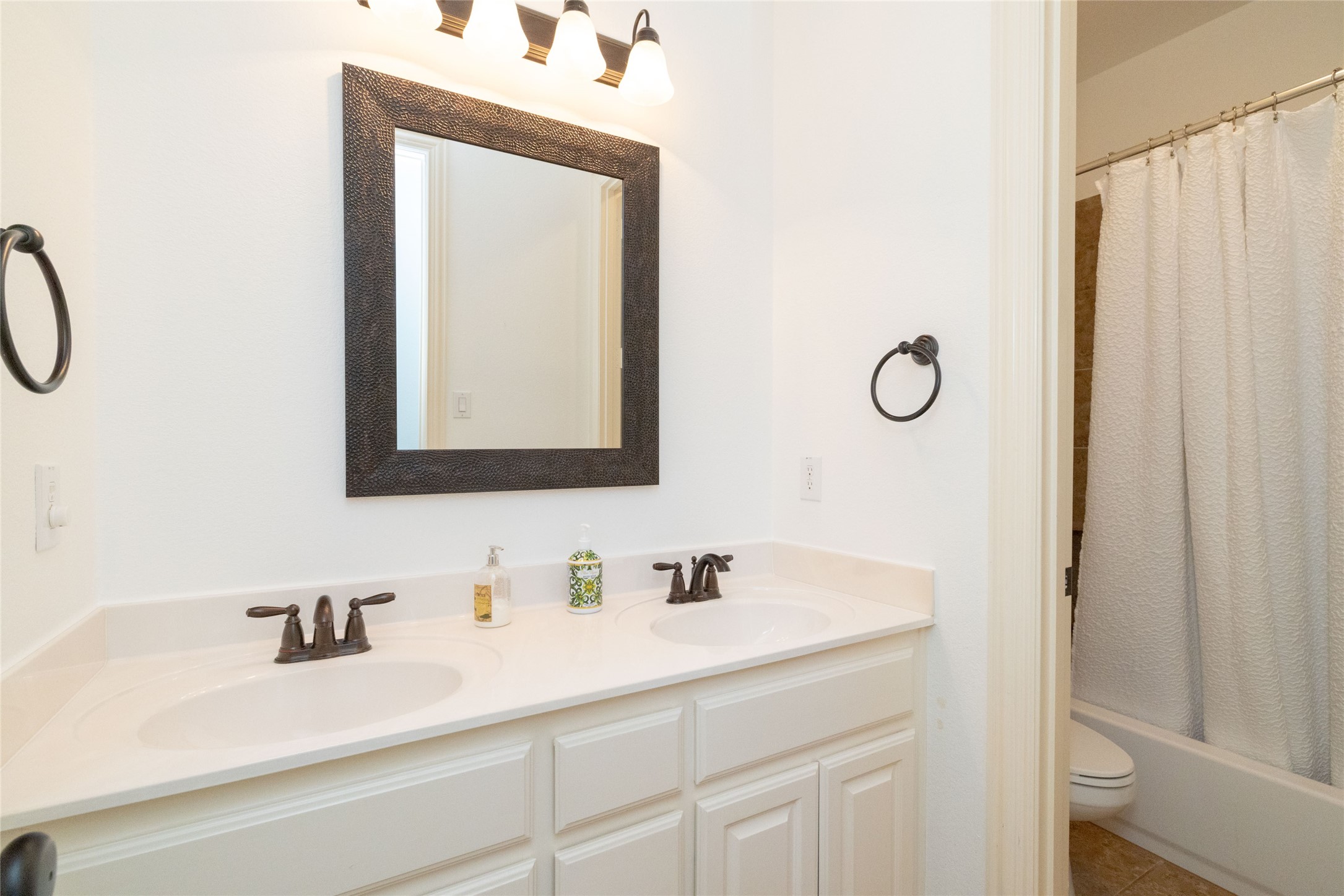 Lantana, Texas, 76226, United States, 3 Bedrooms Bedrooms, ,4 BathroomsBathrooms,Residential,For Sale,1902225