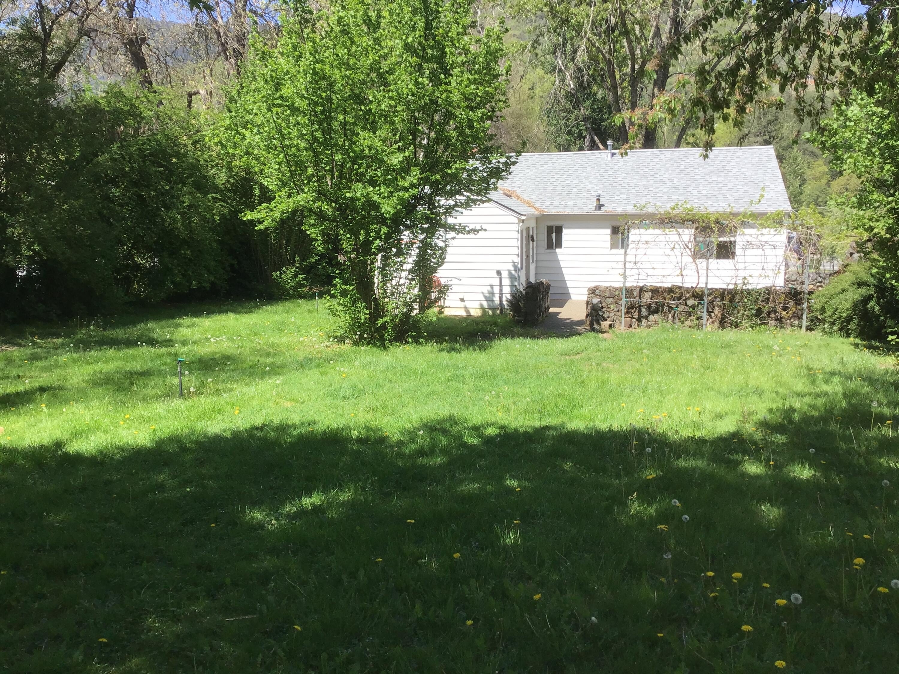 Grants Pass, Oregon, 97527, United States, 4 Bedrooms Bedrooms, ,3 BathroomsBathrooms,Residential,For Sale,1984338