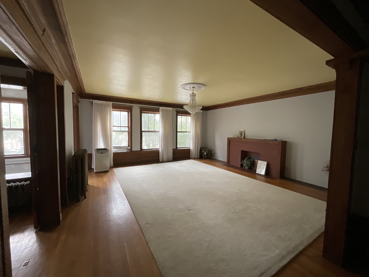Chicago, Illinois, 60615, United States, 5 Bedrooms Bedrooms, ,3 BathroomsBathrooms,Residential,For Sale,1961563
