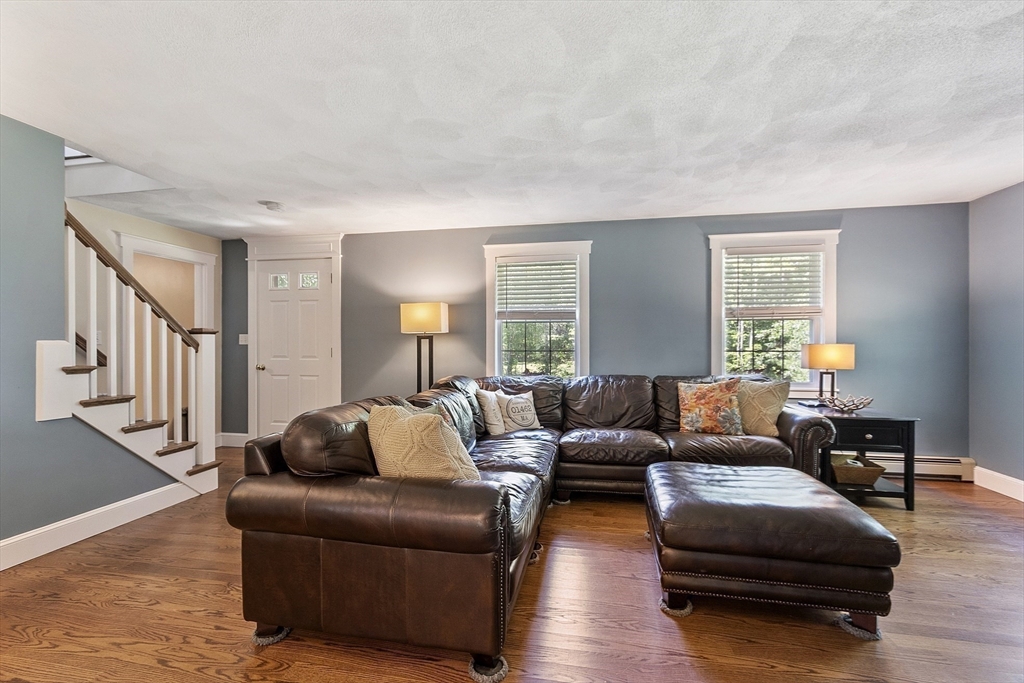 Lunenburg, Massachusetts, 01462, United States, 4 Bedrooms Bedrooms, ,3 BathroomsBathrooms,Residential,For Sale,1885321