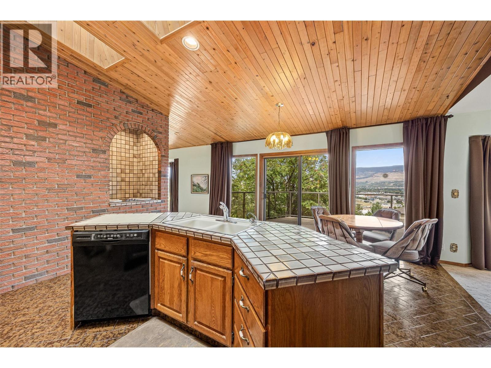 KELOWNA, British Columbia, V1V 1J5, CA, 2 Bedrooms Bedrooms, ,2 BathroomsBathrooms,Residential,For Sale,1948319