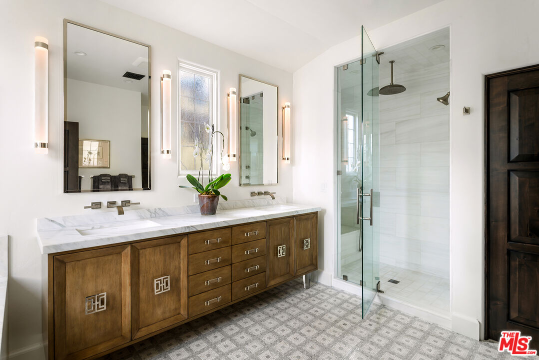 Los Angeles, California, 90068, United States, 4 Bedrooms Bedrooms, ,5 BathroomsBathrooms,Residential,For Sale,1910908