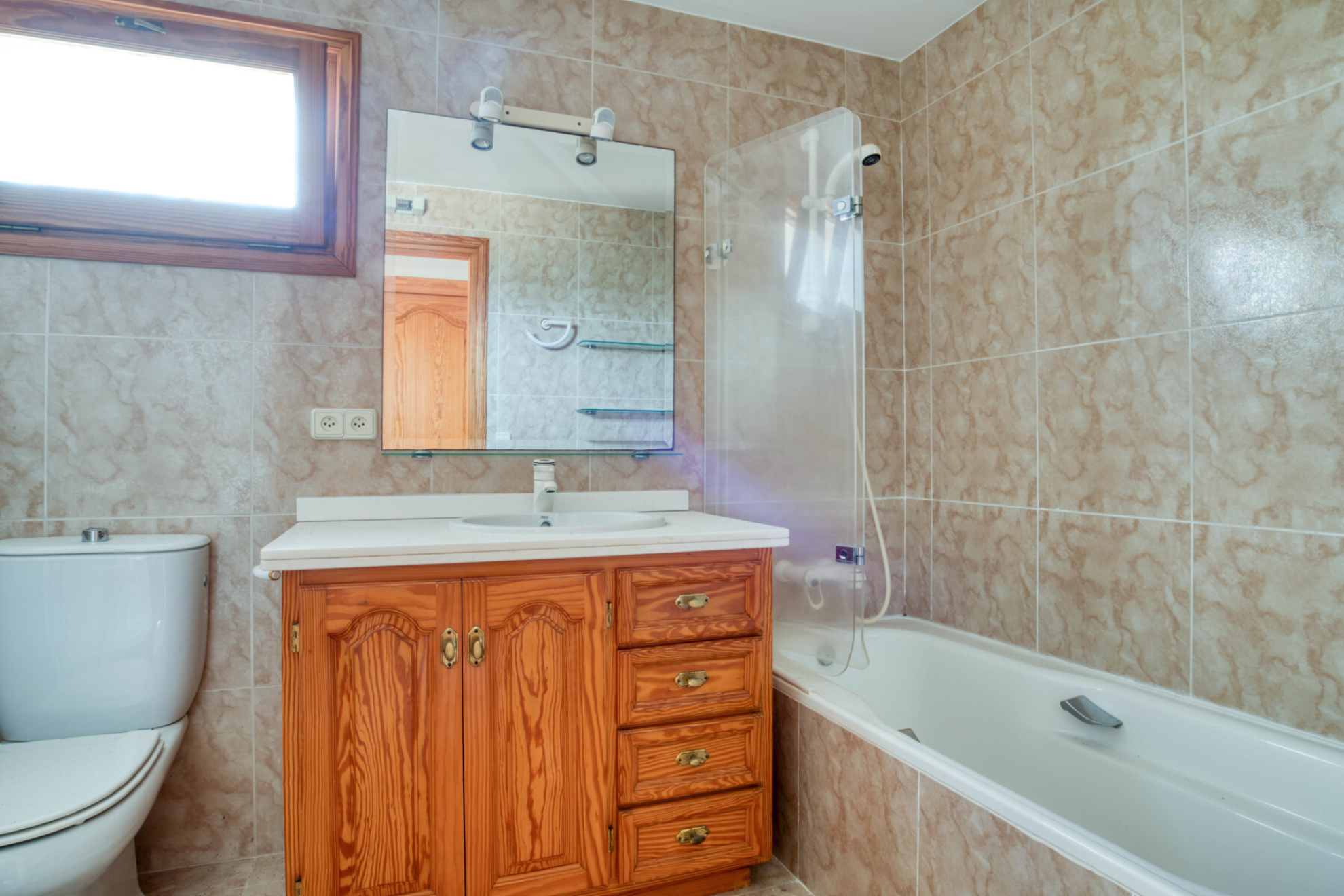  Property with charm and potential with sea and mountain views, Tamariu - 物件實景