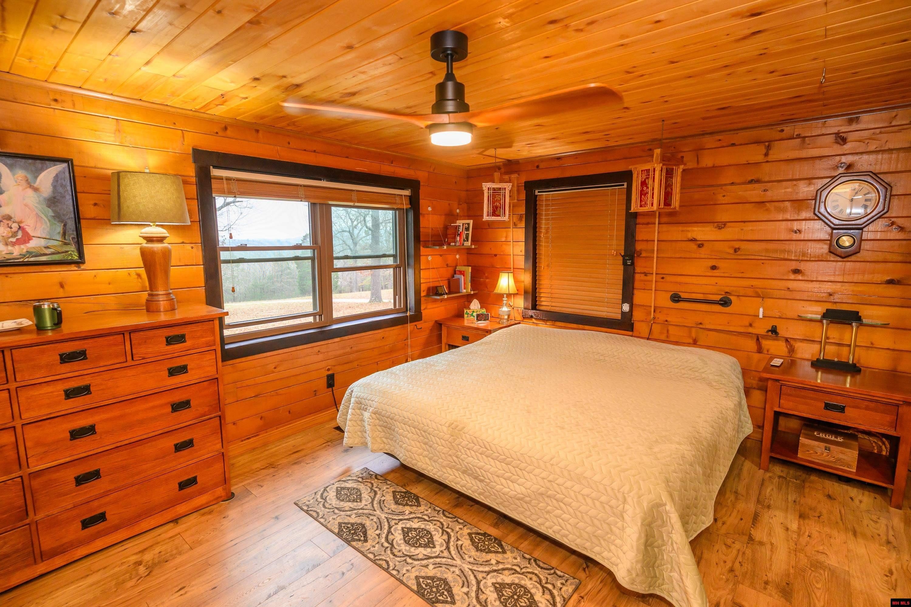 Mountain Home, Arkansas, 72653, United States, 2 Bedrooms Bedrooms, ,3 BathroomsBathrooms,Residential,For Sale,2009104