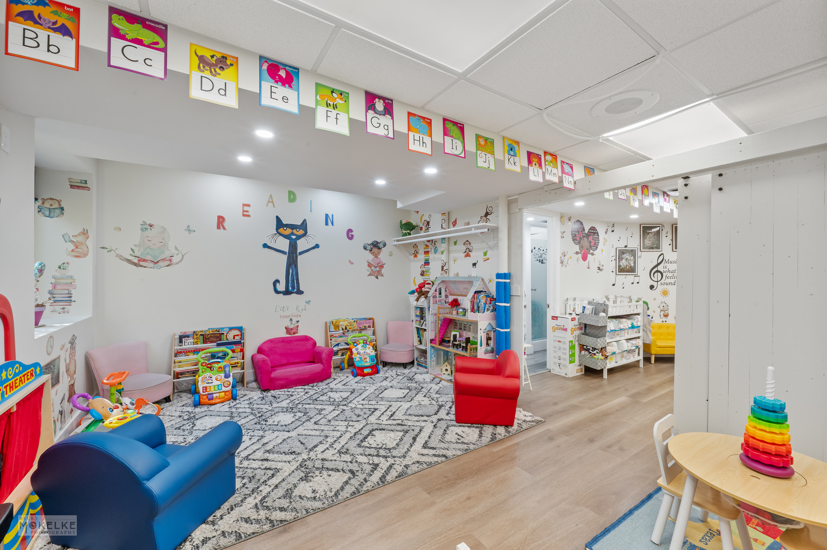 Montgomery, Illinois, 60538, United States, 5 Bedrooms Bedrooms, ,4 BathroomsBathrooms,Residential,For Sale,1925082