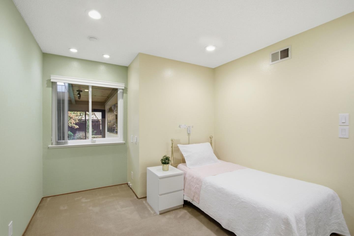 Santa Clara, California, 95051, United States, 4 Bedrooms Bedrooms, ,2 BathroomsBathrooms,Residential,For Sale,1992885