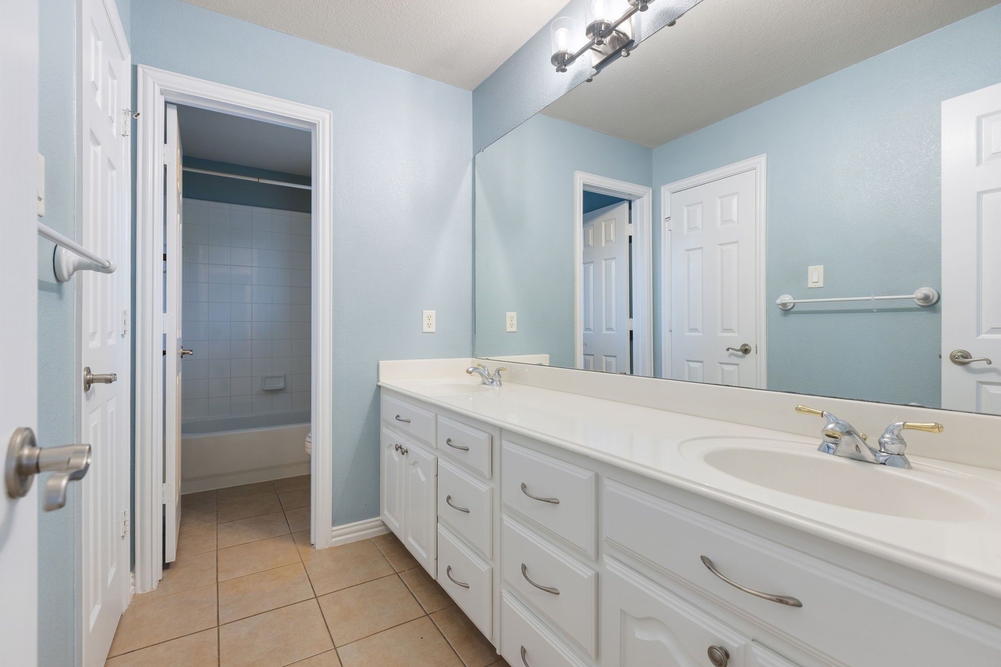 McKinney, Texas, 75072, United States, 4 Bedrooms Bedrooms, ,4 BathroomsBathrooms,Residential,For Sale,1933487
