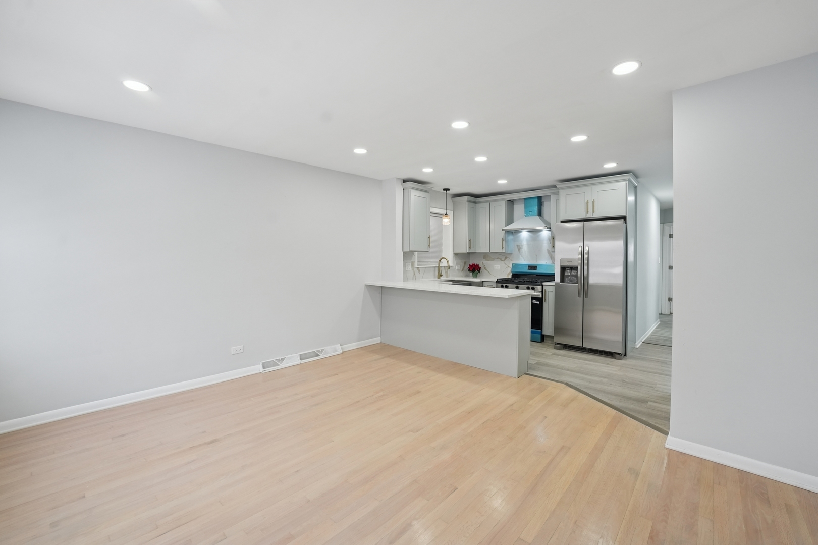 Cicero, Illinois, 60804, United States, 8 Bedrooms Bedrooms, ,Residential,For Sale,2000949