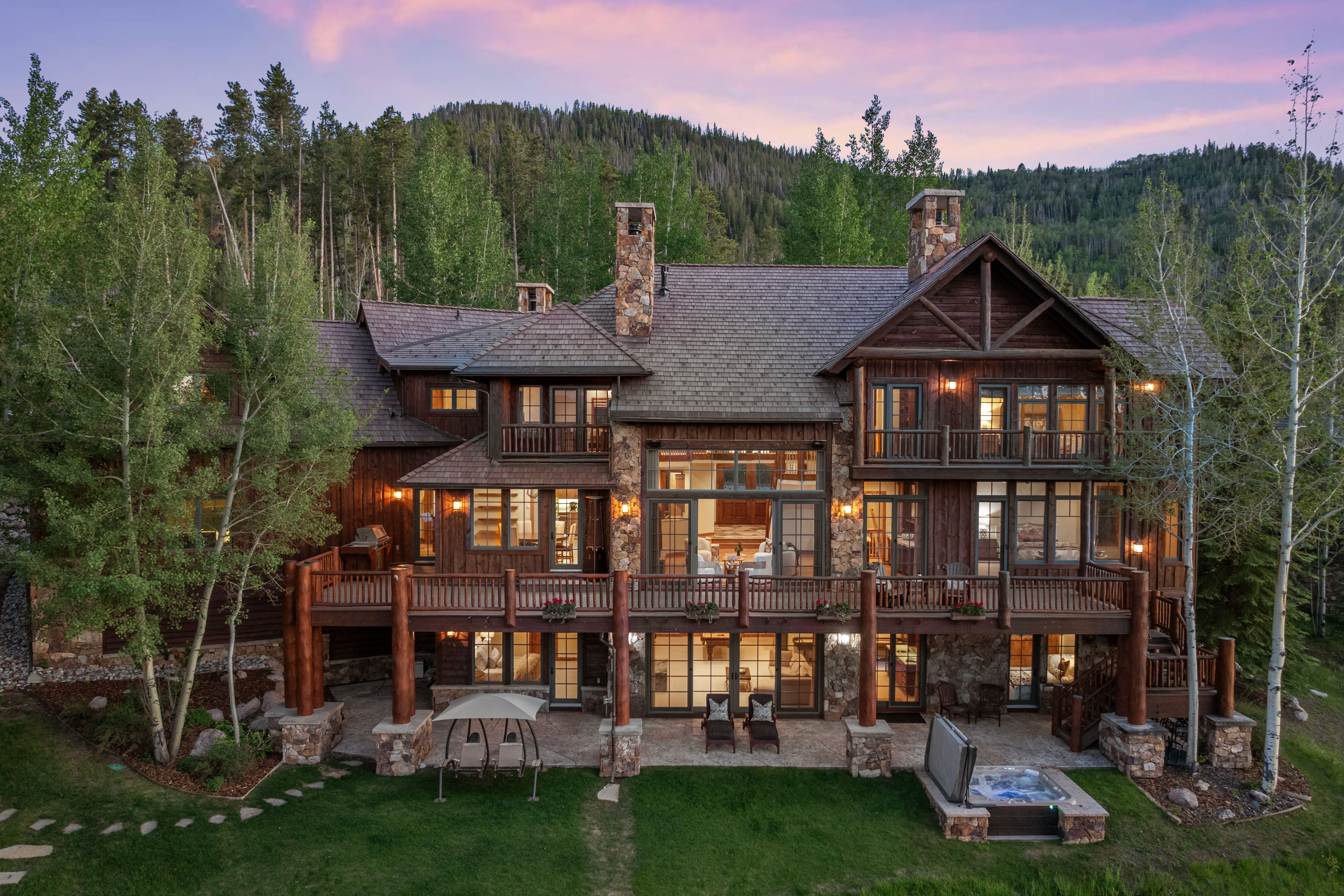  317 Elk Woods is the Kind of Mountain Estate that Earns its Setting - 物件實景