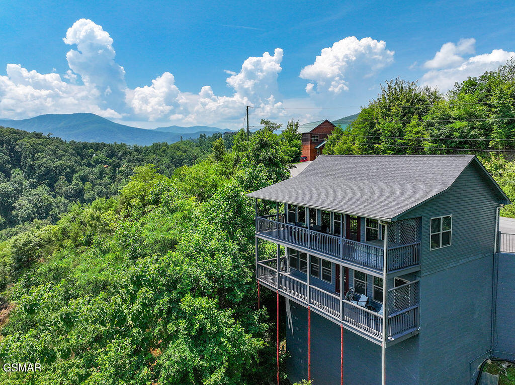 Gatlinburg, Tennessee, 37738, United States, 2 Bedrooms Bedrooms, ,2 BathroomsBathrooms,Residential,For Sale,1924446