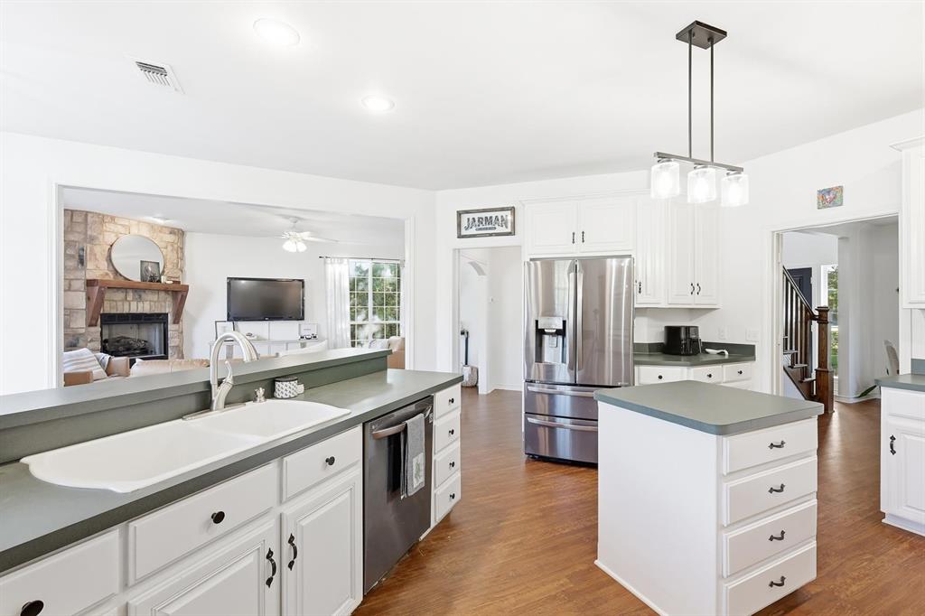 Collinsville, Texas, 76233, United States, 4 Bedrooms Bedrooms, ,3 BathroomsBathrooms,Residential,For Sale,1987352