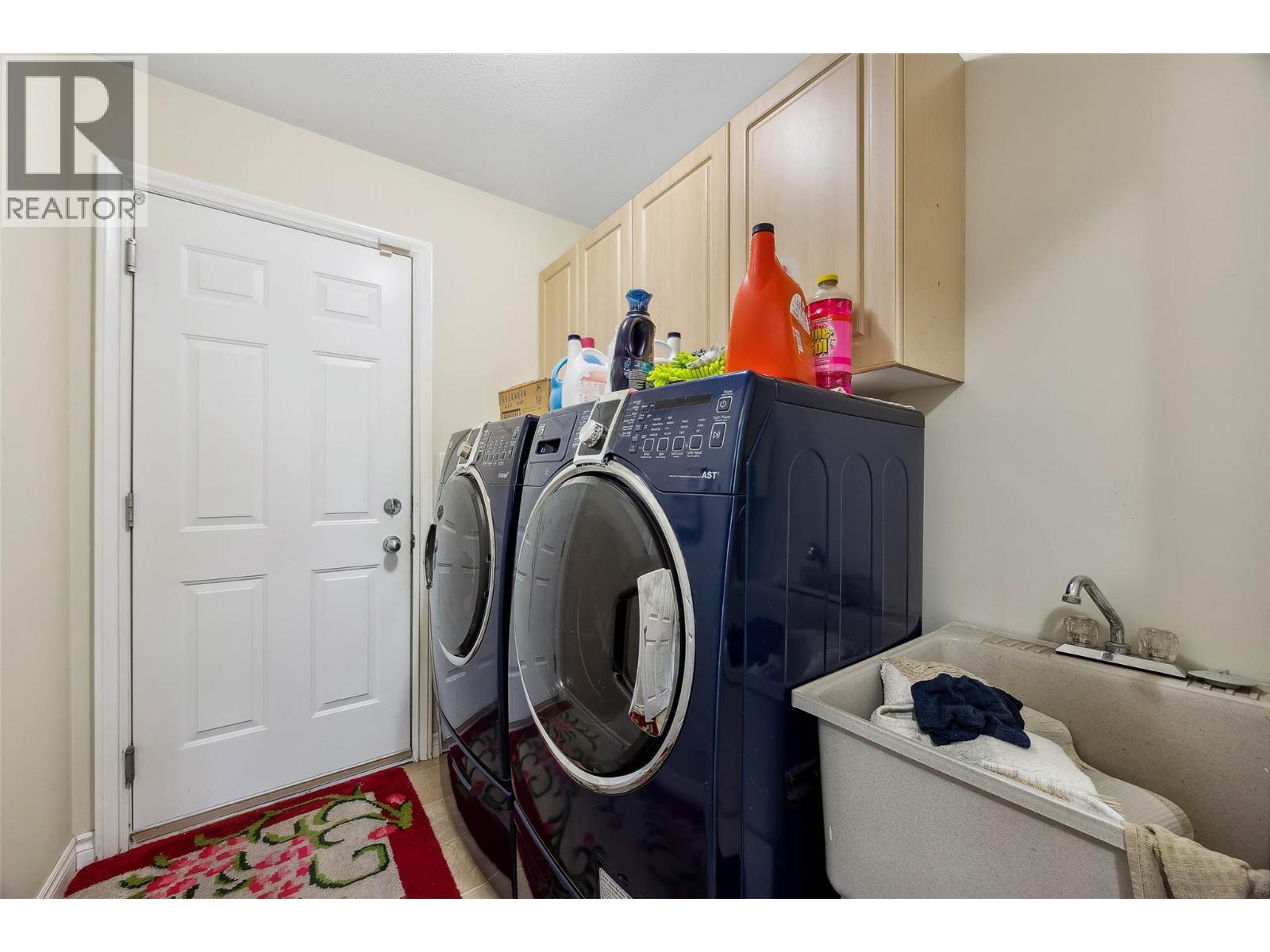 KAMLOOPS, British Columbia, V1S 1X9, CA, 4 Bedrooms Bedrooms, ,2 BathroomsBathrooms,Residential,For Sale,1950307