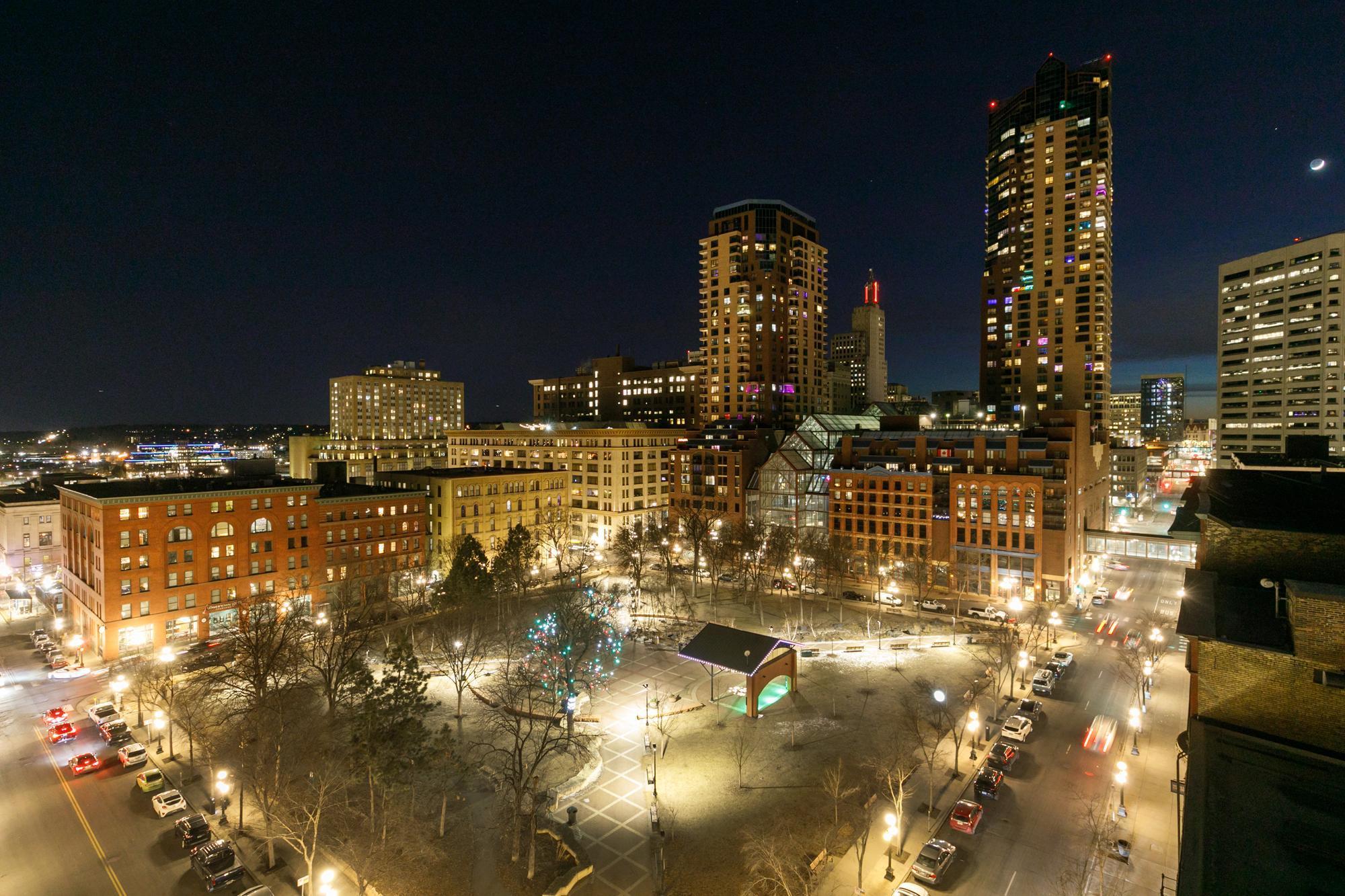 Saint Paul, Minnesota, 55101, United States, 2 Bedrooms Bedrooms, ,1 BathroomBathrooms,Residential,For Sale,1794377