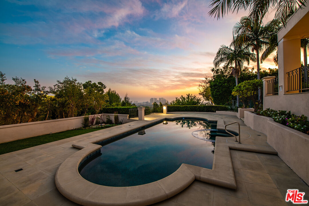 Beverly Hills, California, 90210, United States, 5 Bedrooms Bedrooms, ,4 BathroomsBathrooms,Residential,For Sale,1991118