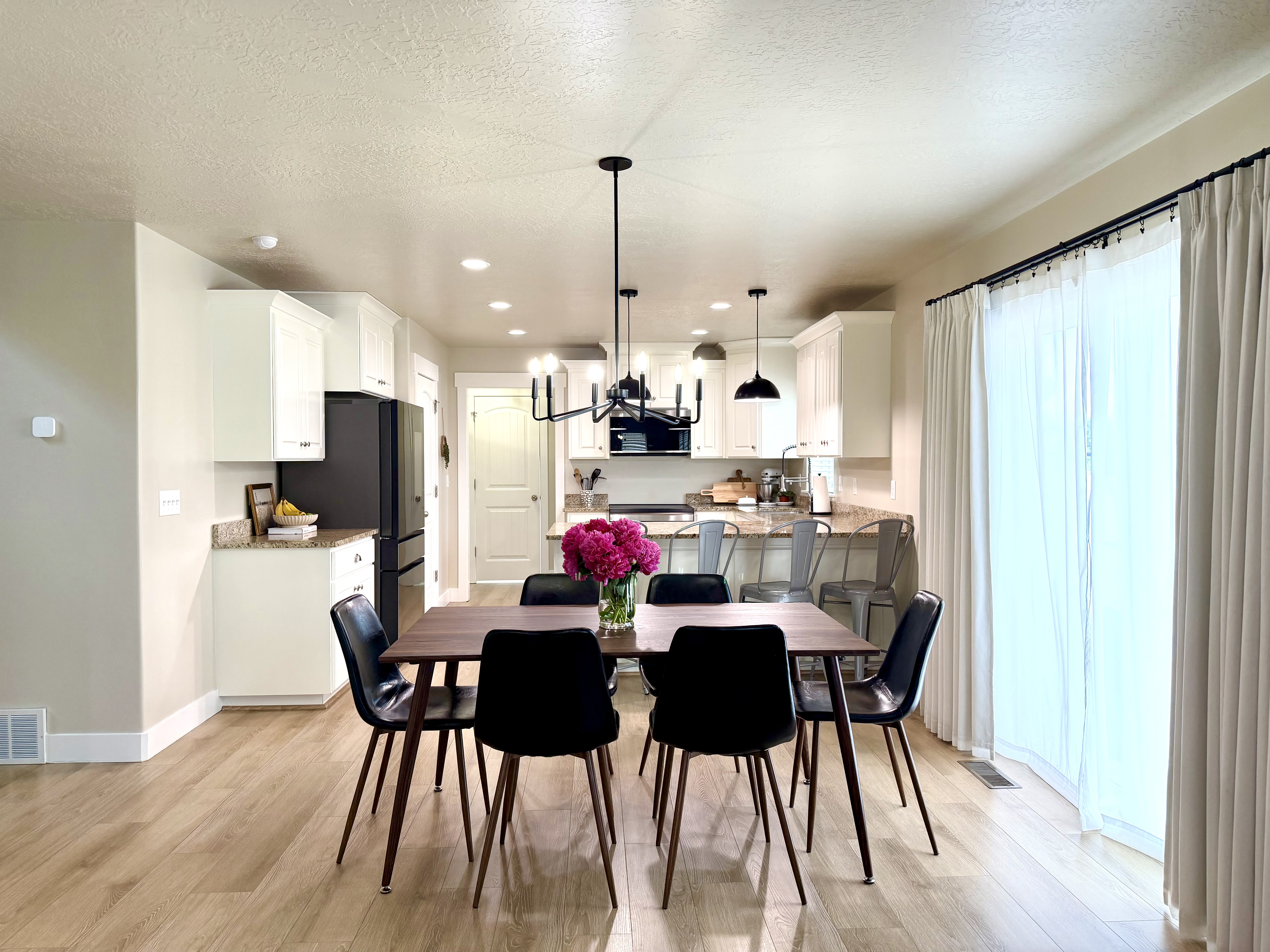 Payson, Utah, 84651, United States, 4 Bedrooms Bedrooms, ,3 BathroomsBathrooms,Residential,For Sale,2049240