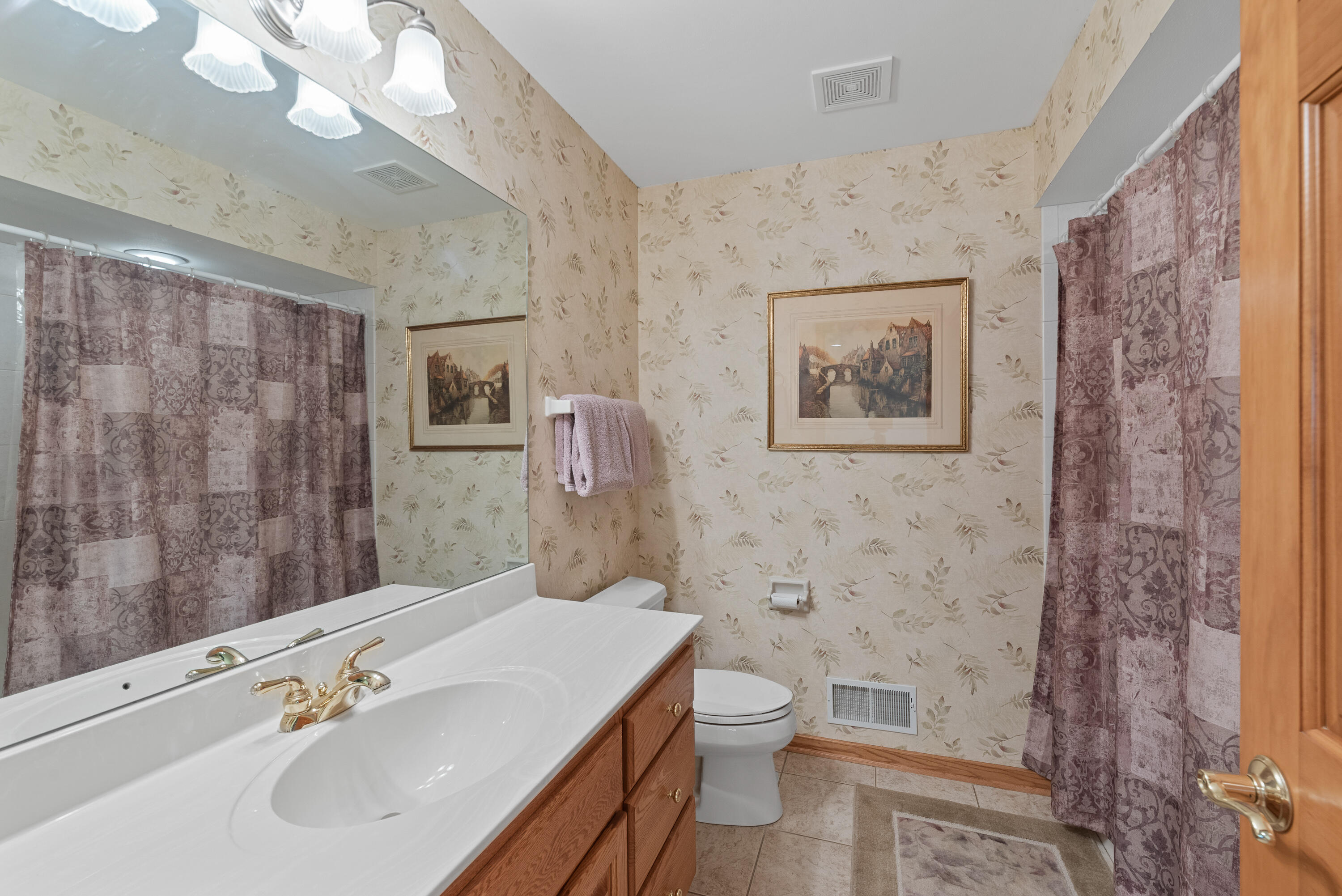 Hartland, Wisconsin, 53029, United States, 4 Bedrooms Bedrooms, ,5 BathroomsBathrooms,Residential,For Sale,1907697