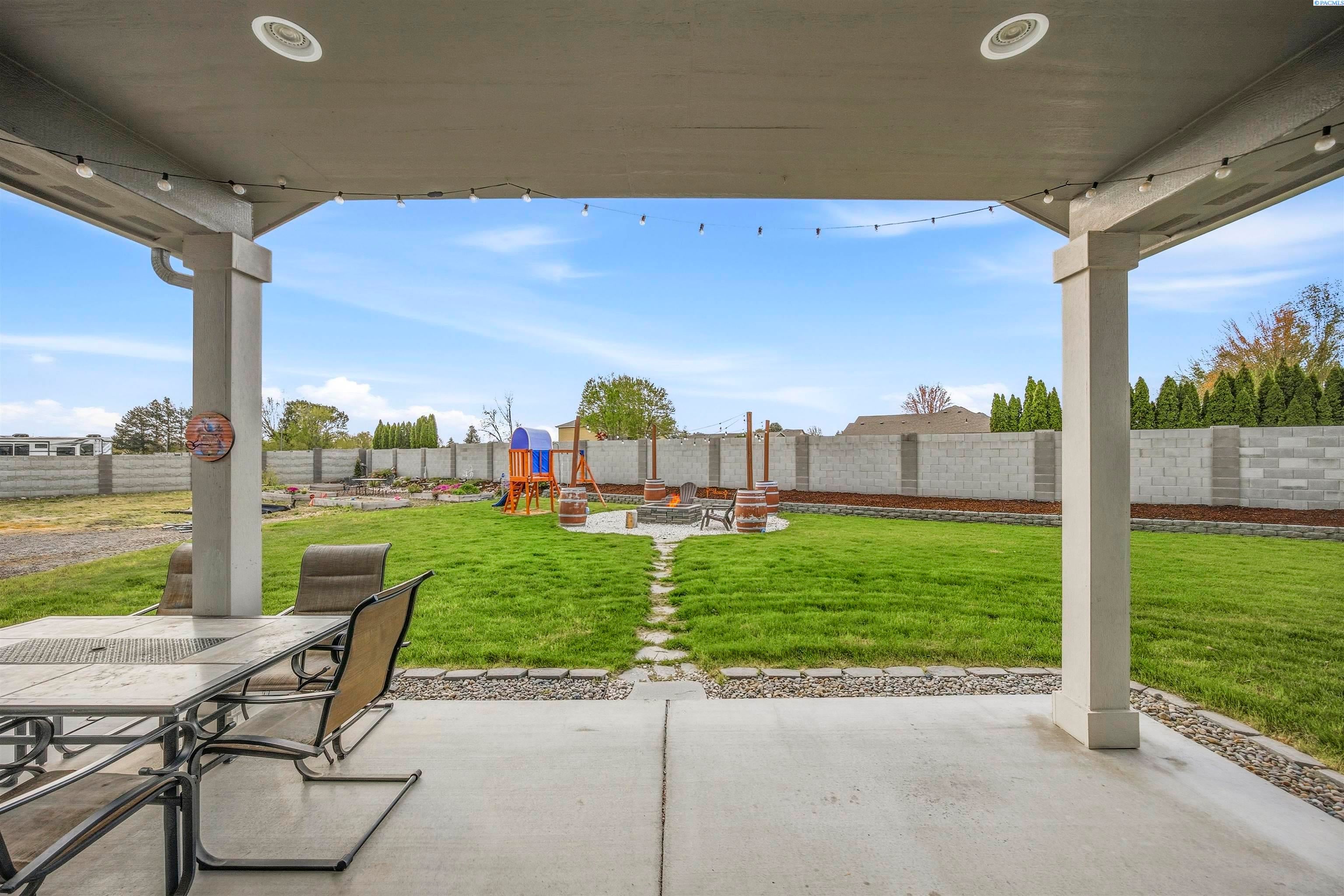 Pasco, Washington, 99301, United States, 4 Bedrooms Bedrooms, ,2 BathroomsBathrooms,Residential,For Sale,2036931