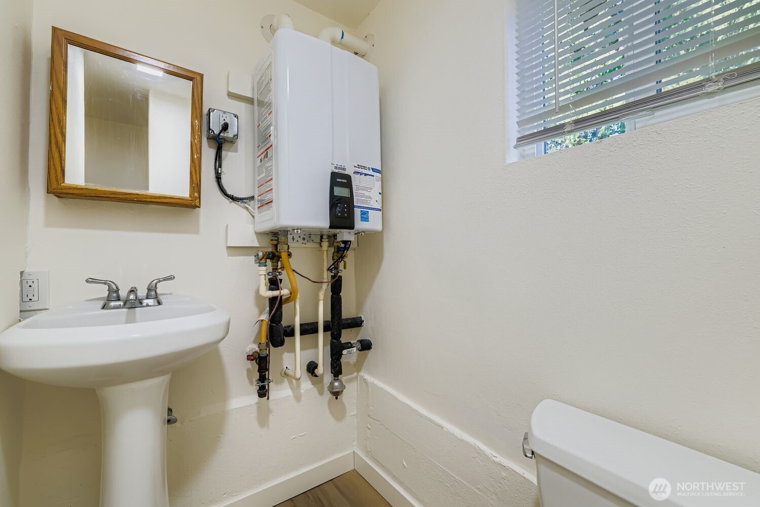 Shoreline, Washington, 98133, United States, 9 Bedrooms Bedrooms, ,1 BathroomBathrooms,Residential,For Sale,1984039