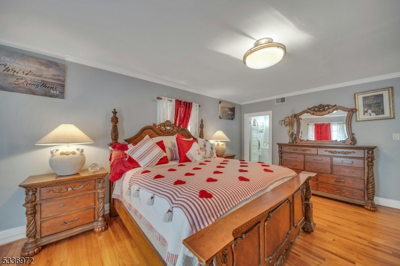 West Orange Twp., New Jersey, 07052, United States, 6 Bedrooms Bedrooms, ,4 BathroomsBathrooms,Residential,For Sale,1934575