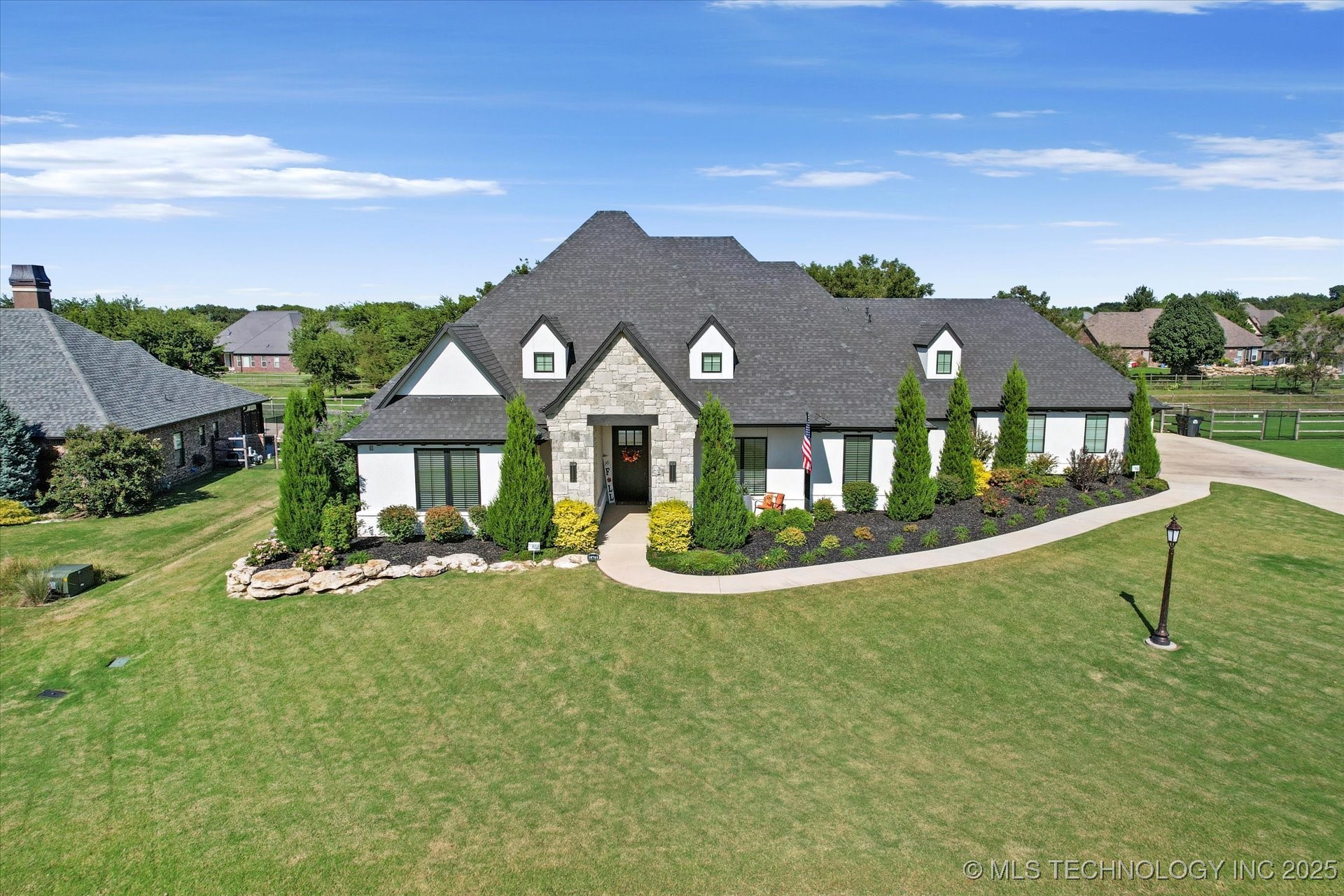 Owasso, Oklahoma, 74055, United States, 3 Bedrooms Bedrooms, ,4 BathroomsBathrooms,Residential,For Sale,1986225