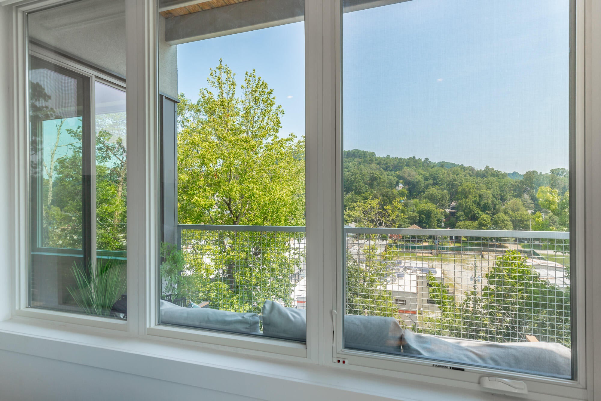 Chattanooga, Tennessee, 37405, United States, 2 Bedrooms Bedrooms, ,2 BathroomsBathrooms,Residential,For Sale,1875132