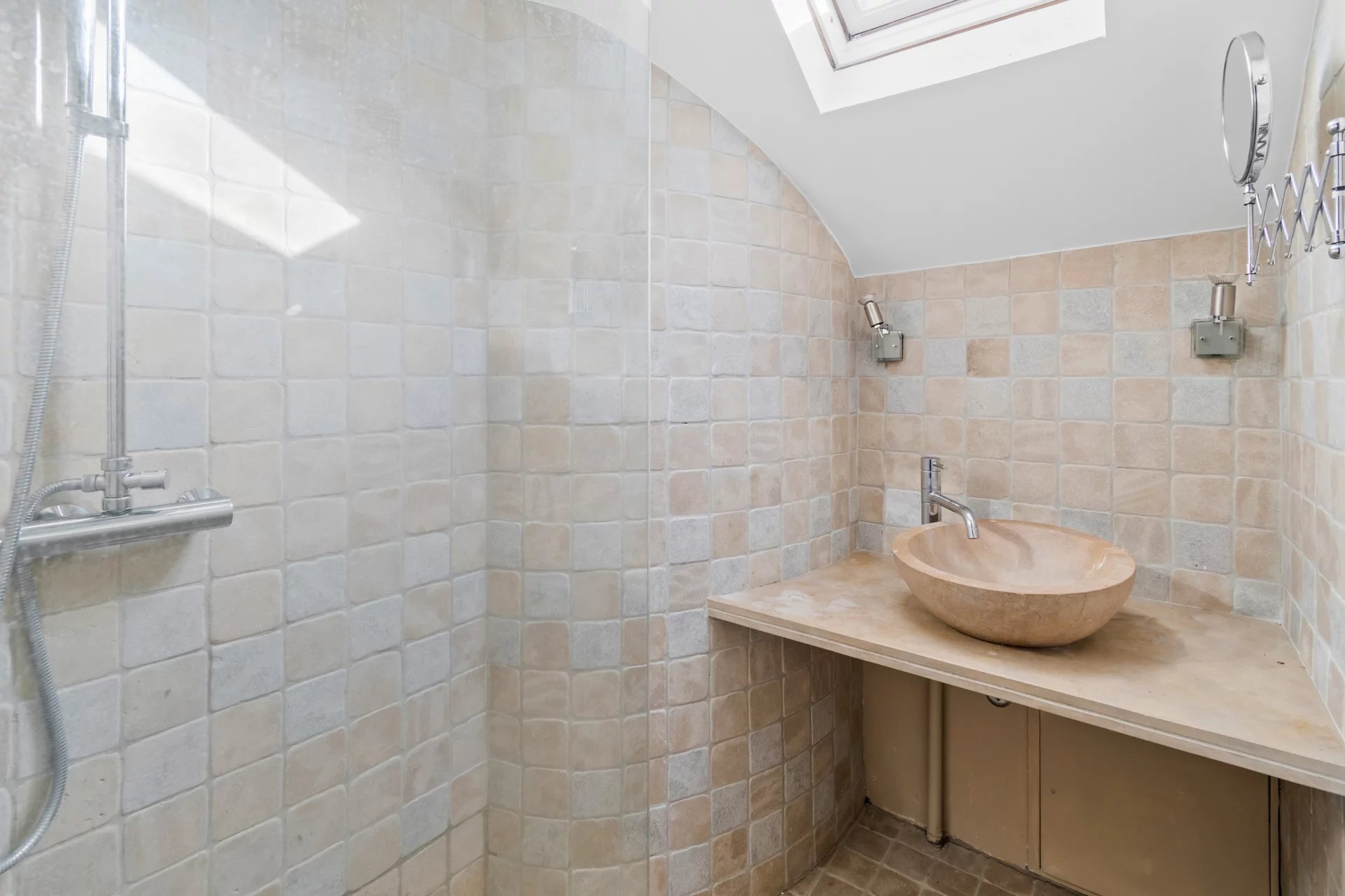 Le Vésinet, Île-de-France, 78110, FR, 3 Bedrooms Bedrooms, ,5 BathroomsBathrooms,Residential,For Sale,1994854