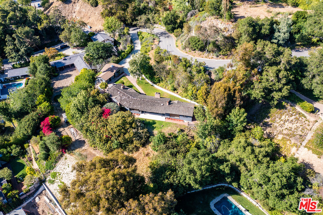 Los Angeles, California, 90049, United States, 2 Bedrooms Bedrooms, ,3 BathroomsBathrooms,Residential,For Sale,1819125