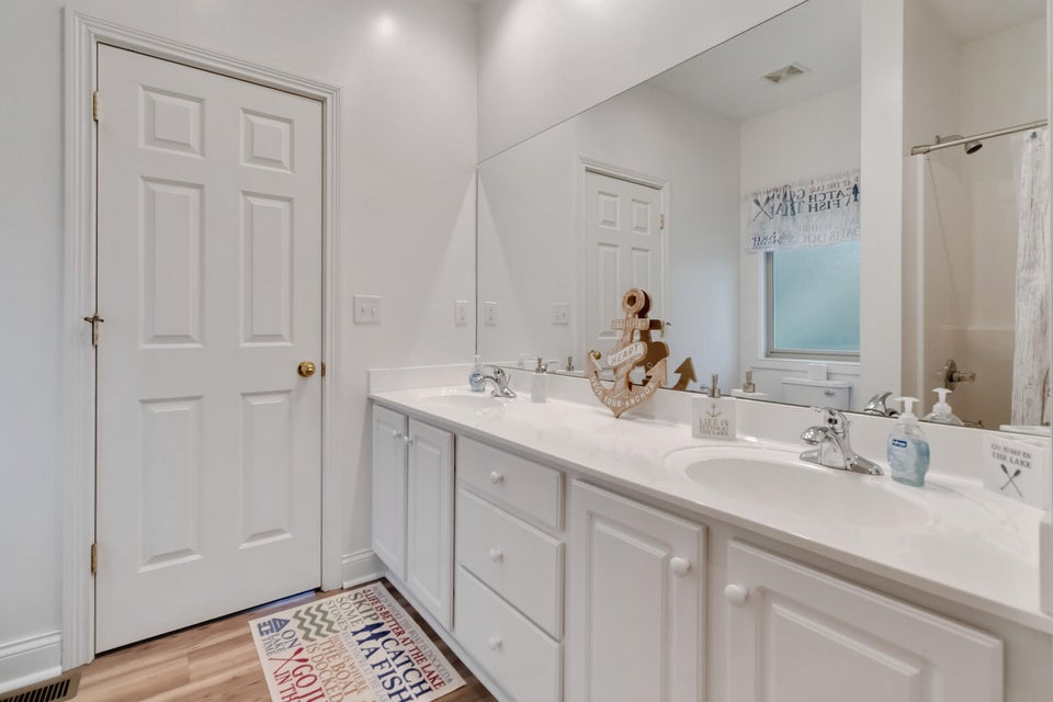 Burnside, Kentucky, 42519, United States, 5 Bedrooms Bedrooms, ,4 BathroomsBathrooms,Residential,For Sale,1978974