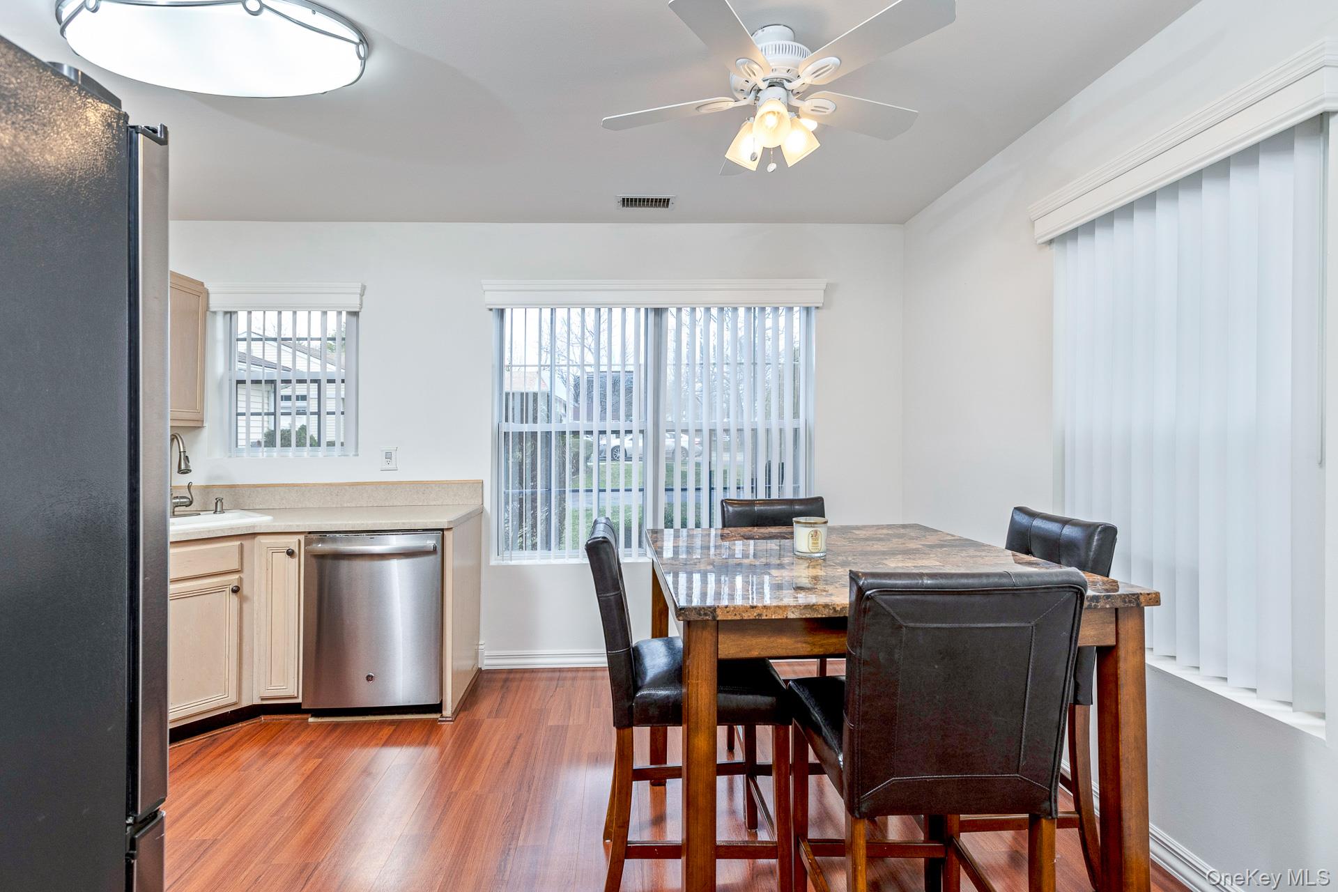  7 Possum Path, Coram, NY, 11727 - 物件實景