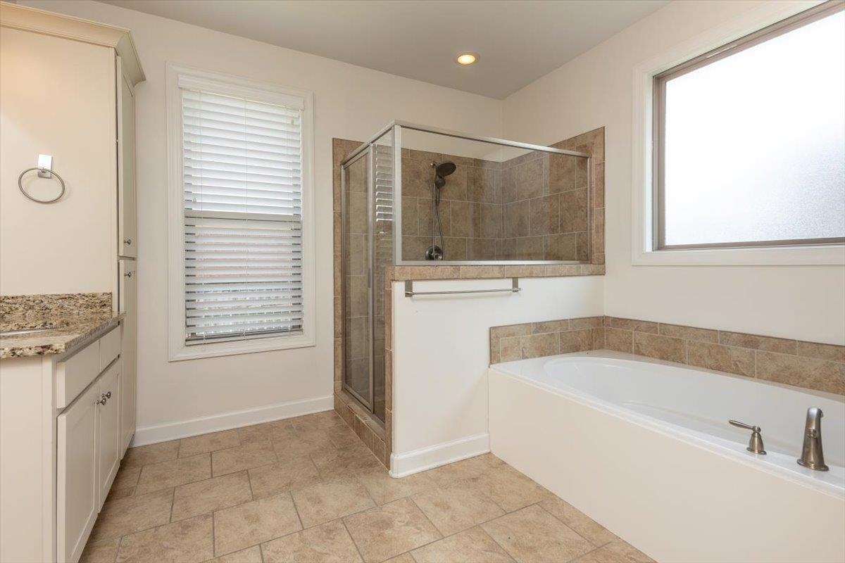 Collierville, Tennessee, 38017, United States, 4 Bedrooms Bedrooms, ,3 BathroomsBathrooms,Residential,For Sale,1907288