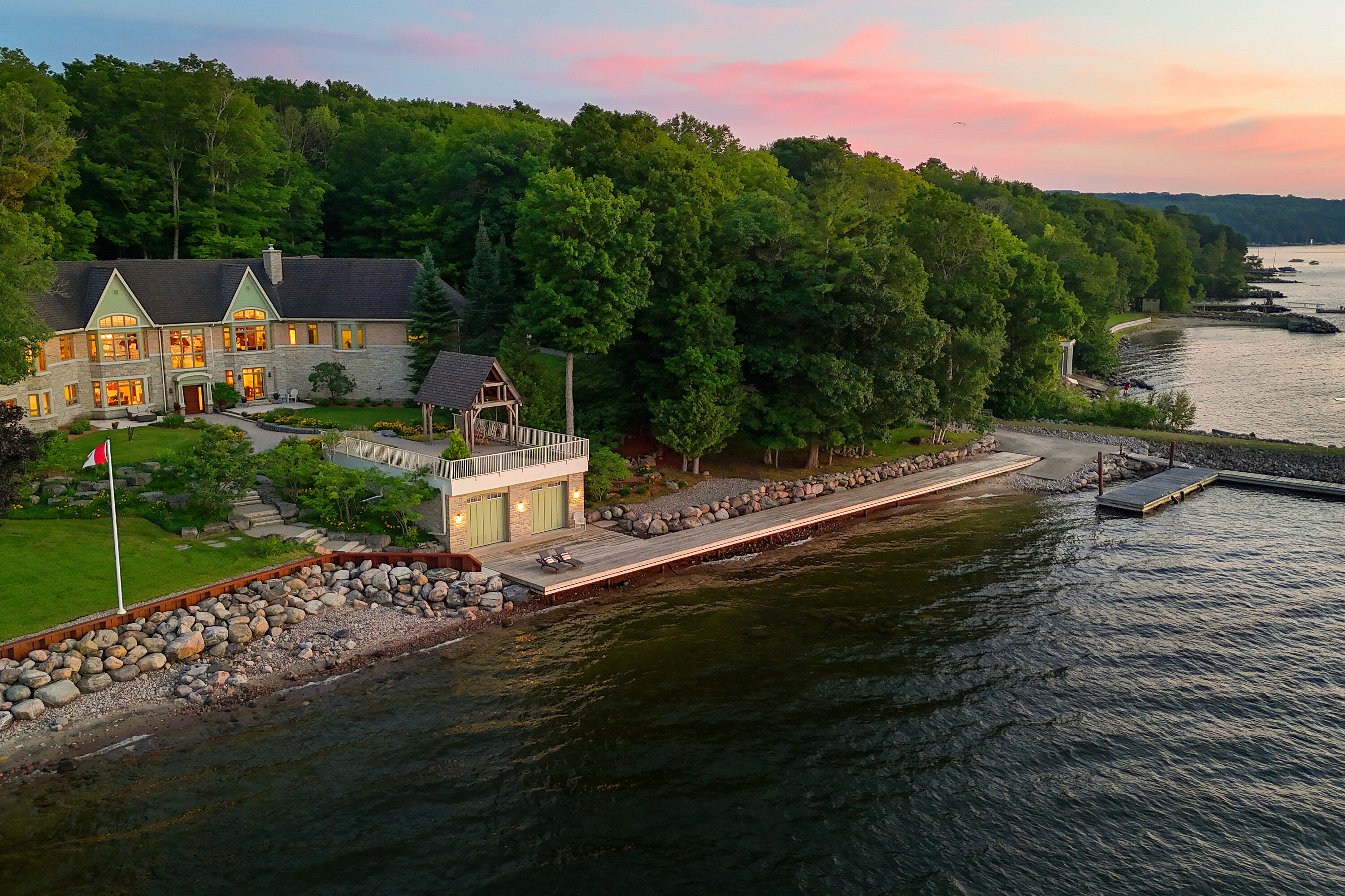  Iconic Waterfront Estate - 物件實景
