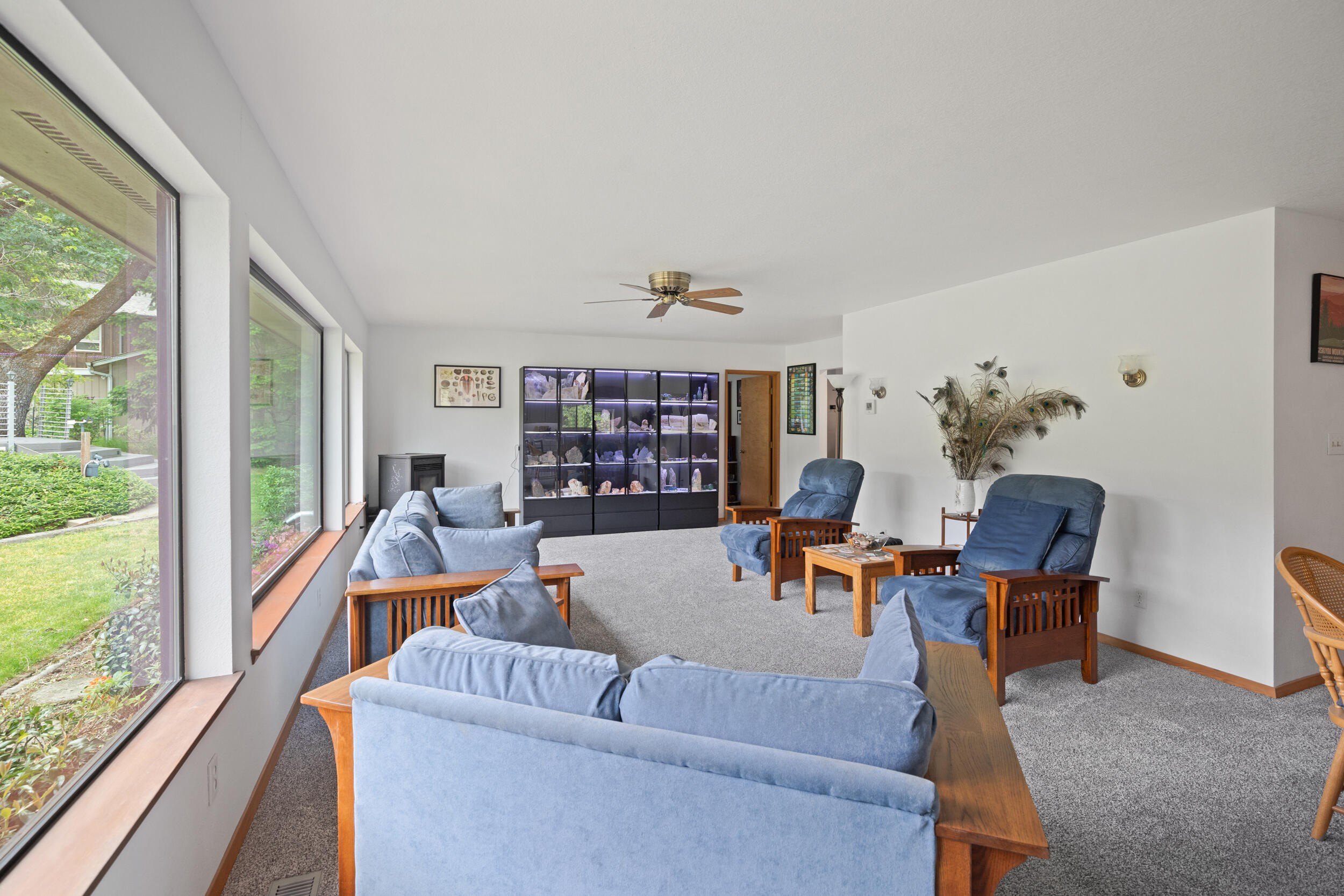 Grants Pass, Oregon, 97527, United States, 3 Bedrooms Bedrooms, ,3 BathroomsBathrooms,Residential,For Sale,1822817