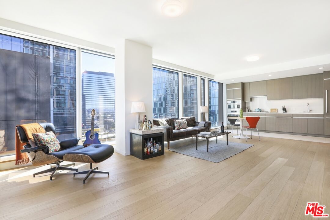 Los Angeles, California, 90017, United States, 1 Bedroom Bedrooms, ,2 BathroomsBathrooms,Residential,For Sale,1987856