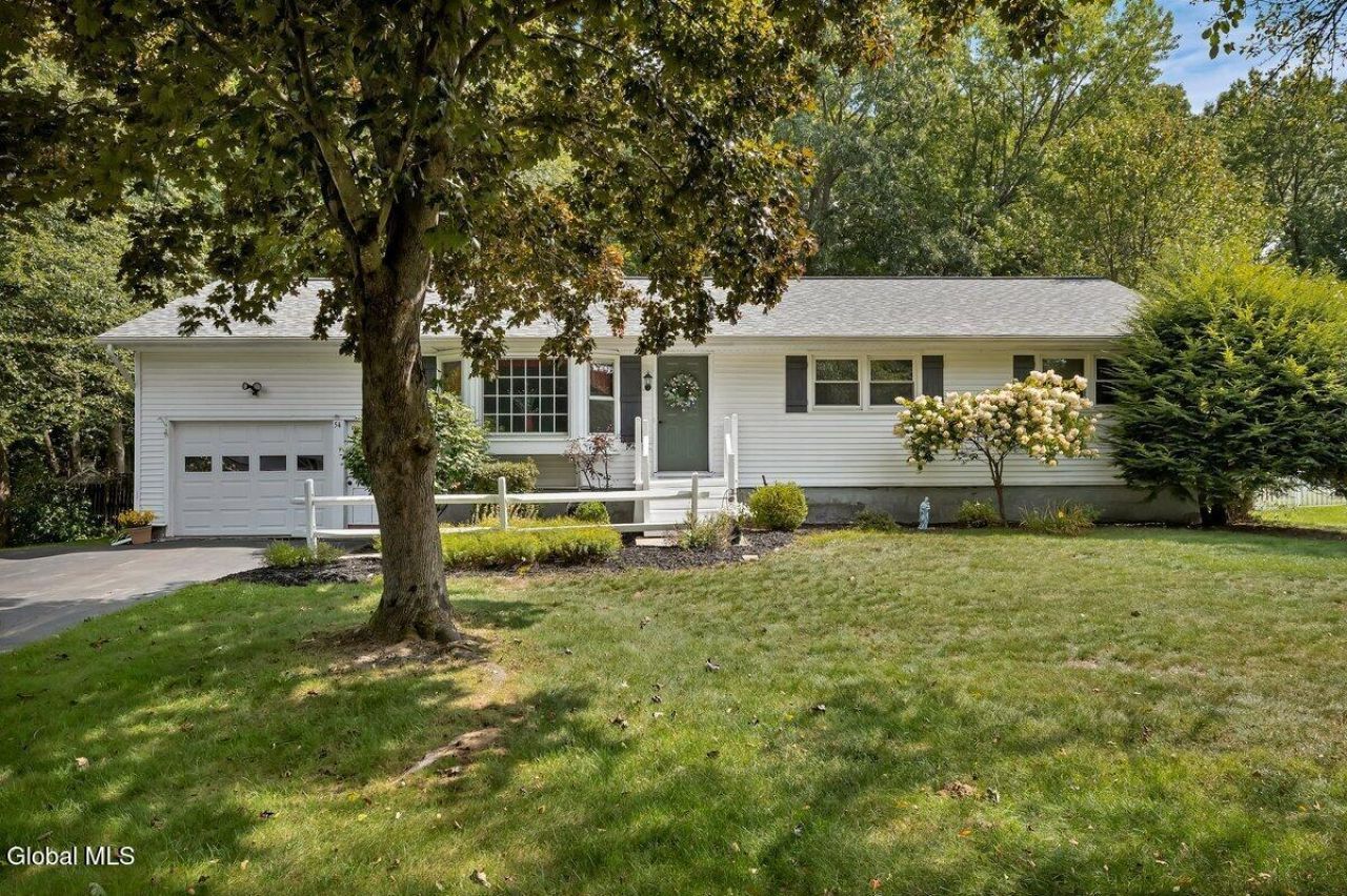 Patroon Pl, Ballston Lake, NY 12019