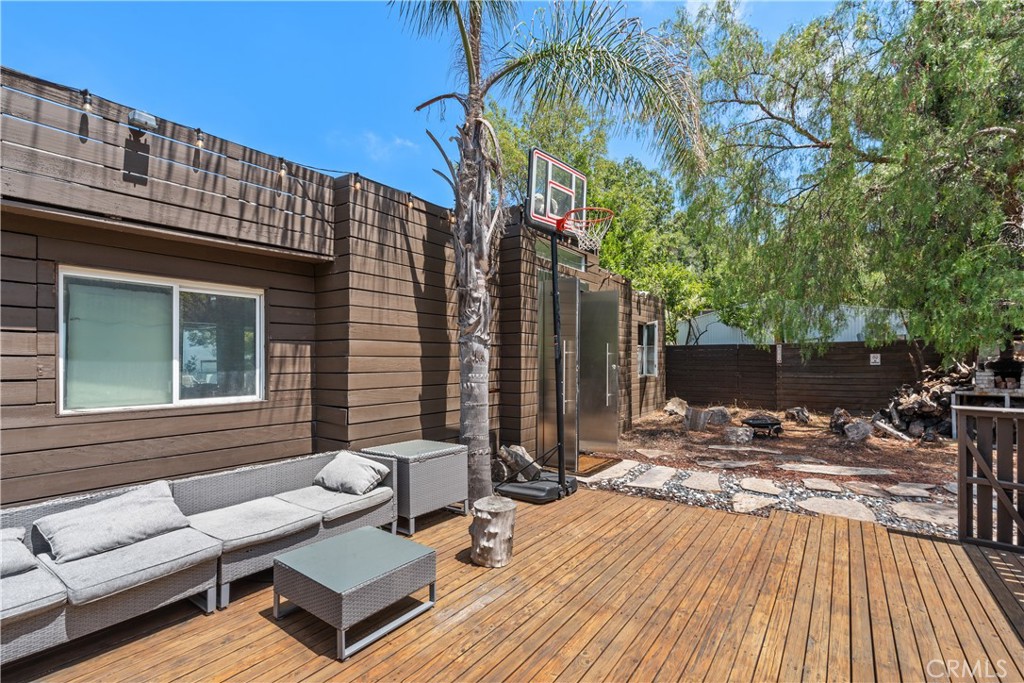 Los Angeles, California, 90068, United States, 2 Bedrooms Bedrooms, ,2 BathroomsBathrooms,Residential,For Sale,1918041