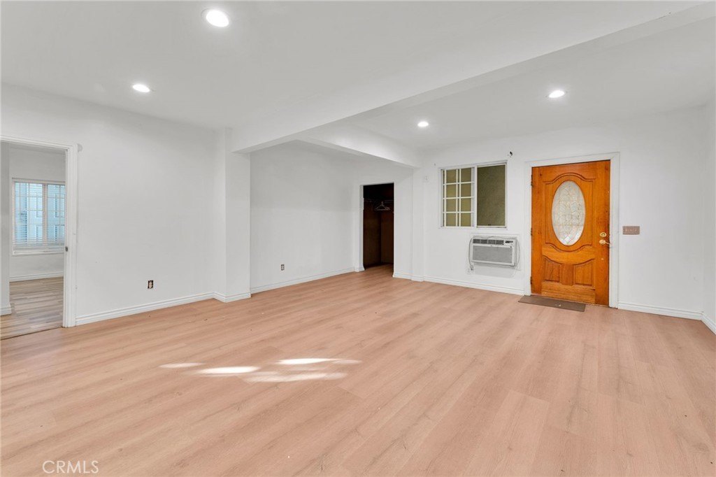 Echo Park, California, 90026, United States, 6 Bedrooms Bedrooms, ,6 BathroomsBathrooms,Residential,For Sale,1981292