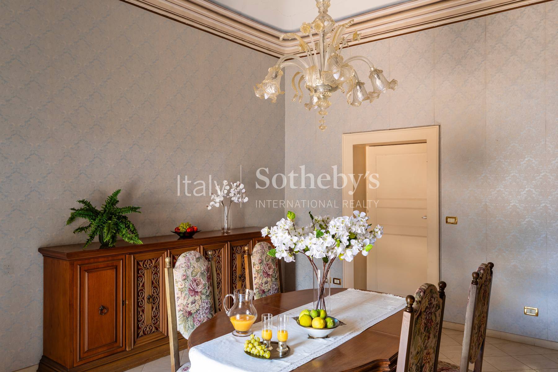  A prestigious stately home with large terraces overlooking the high street - 物件實景