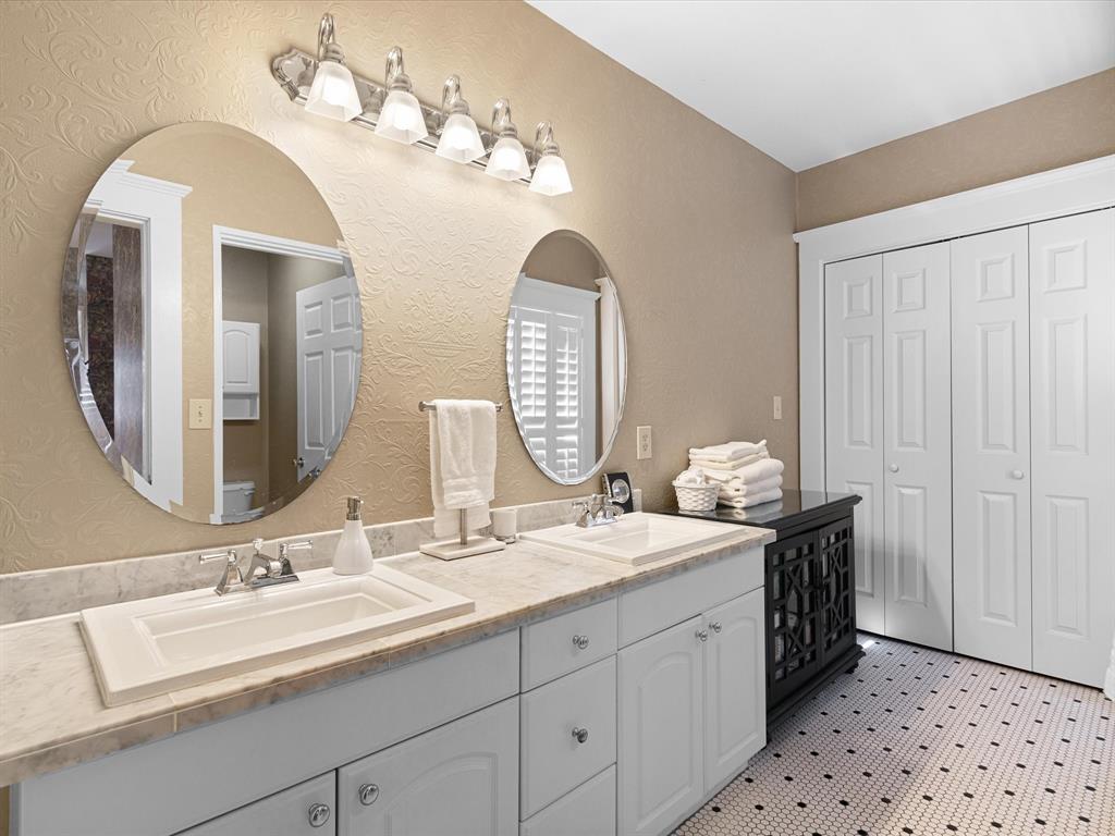 Waxahachie, Texas, 75165, United States, 5 Bedrooms Bedrooms, ,3 BathroomsBathrooms,Residential,For Sale,1983895