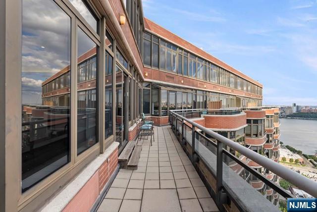 Cliffside Park, New Jersey, 07010, United States, 3 Bedrooms Bedrooms, ,4 BathroomsBathrooms,Residential,For Sale,1885354