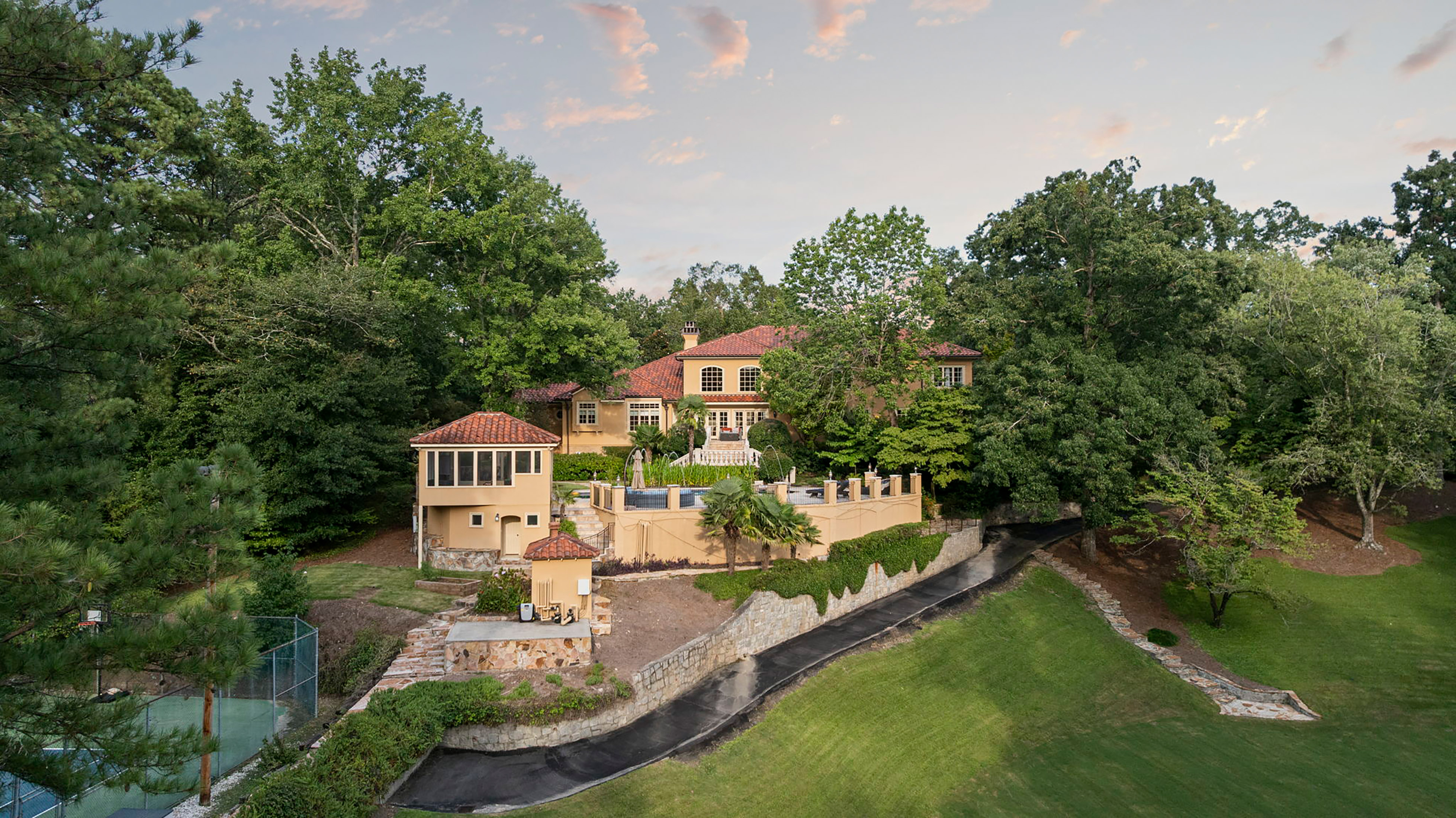 Remarkable Spanish-style Estate on 3.8+/- Private Acres - 物件實景