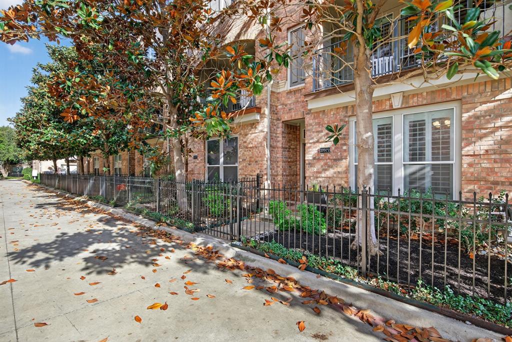 Dallas, Texas, 75219, United States, 2 Bedrooms Bedrooms, ,3 BathroomsBathrooms,Residential,For Sale,1996235