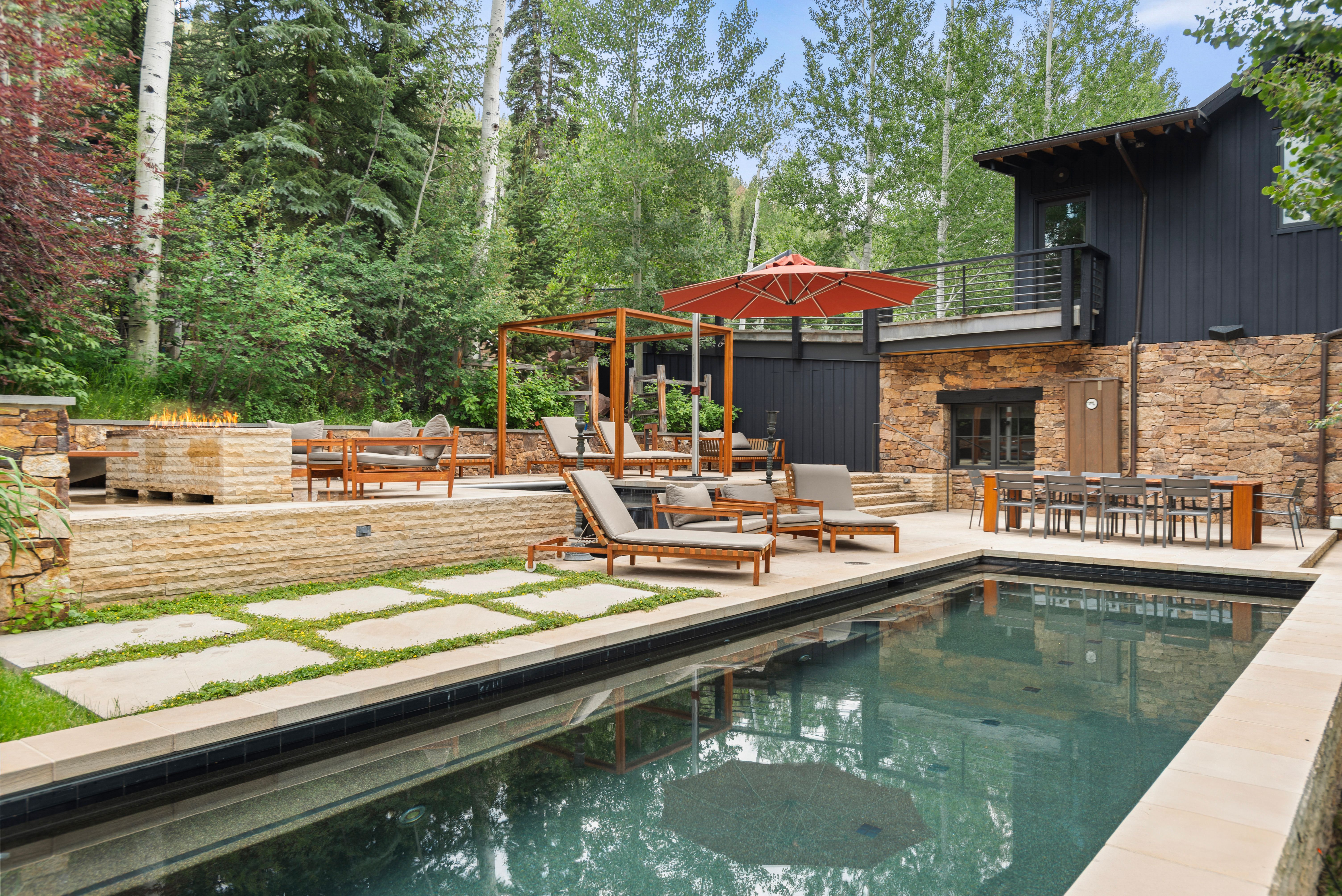  Mountainside Pool Oasis - 物件實景