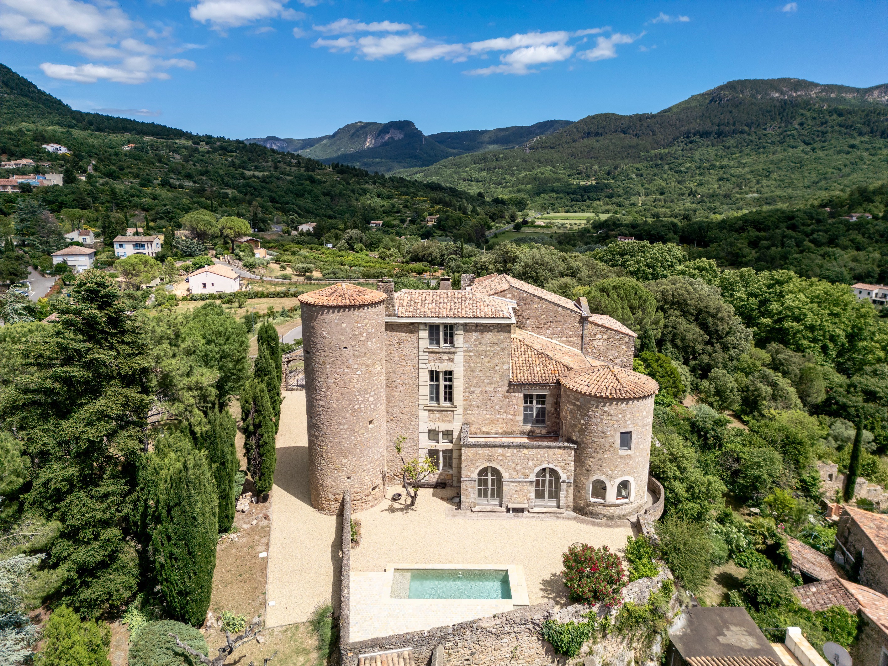  Château de Soubes from 11th Century Reimagined for Contemporary Living - 物件實景