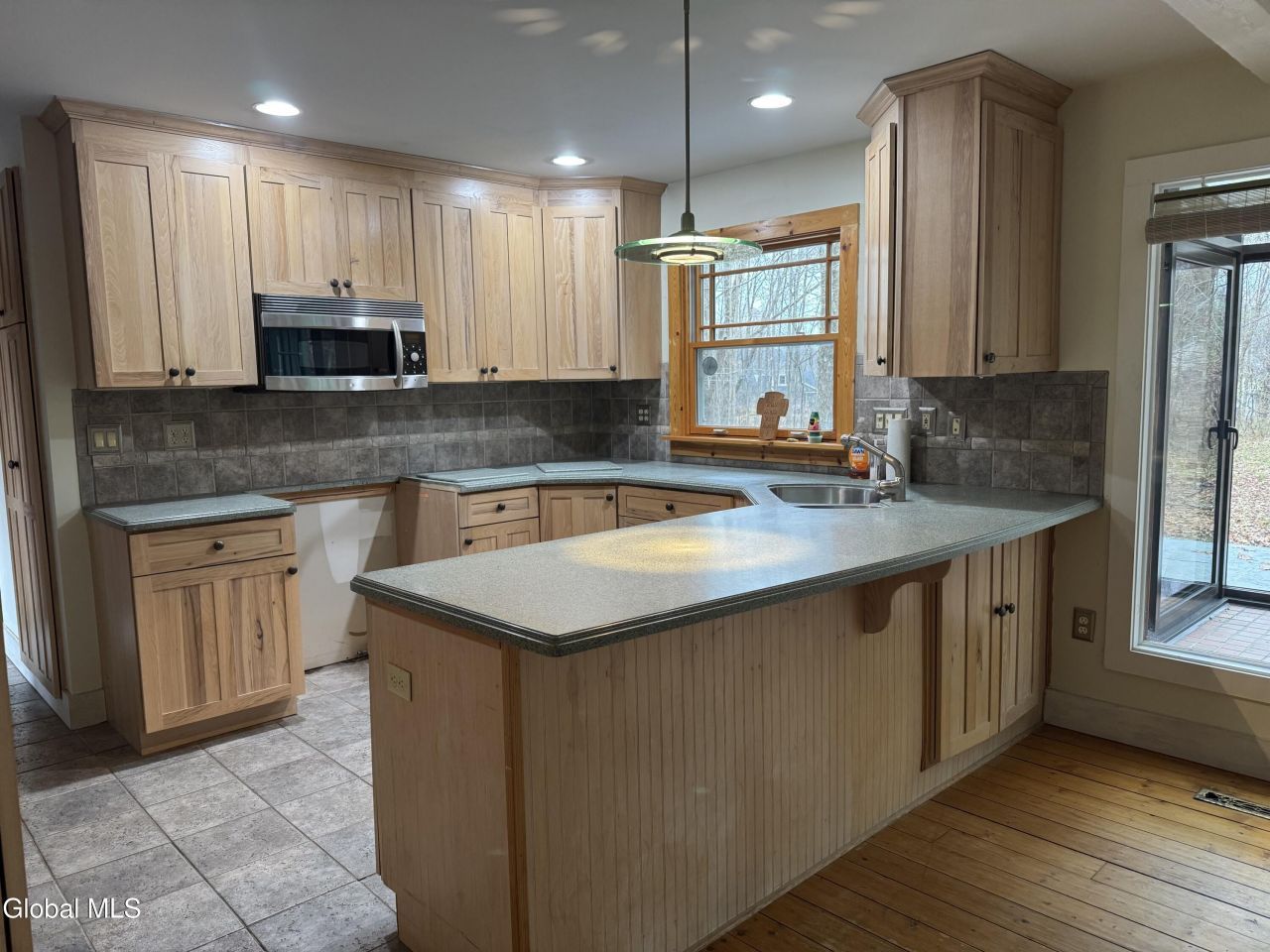 Rexford, New York, 12148, United States, 3 Bedrooms Bedrooms, ,3 BathroomsBathrooms,Residential,For Sale,2001928