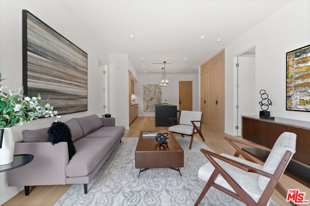 West Hollywood, California, 90069, United States, 2 Bedrooms Bedrooms, ,1 BathroomBathrooms,Residential,For Sale,1938792