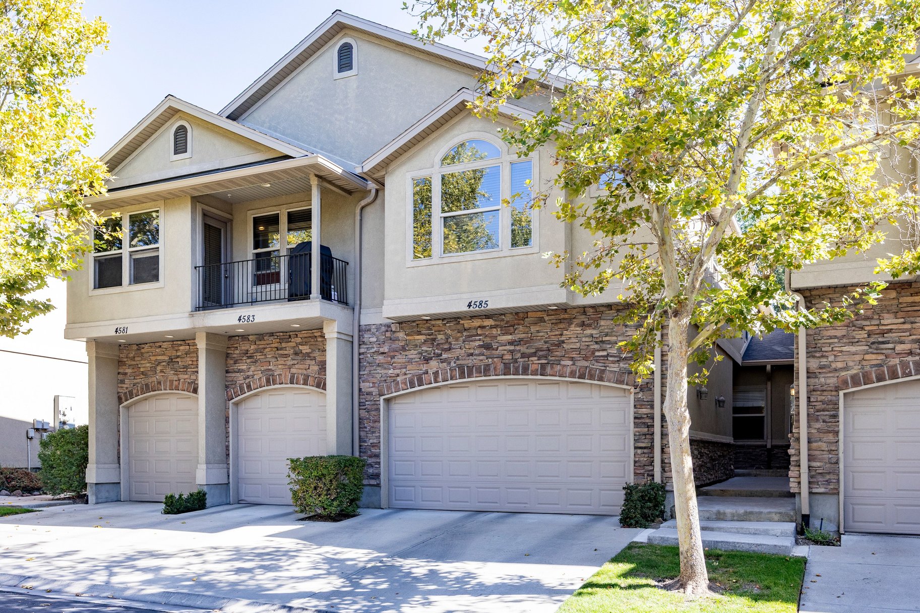  Private Millcreek Townhome with Fenced Backyard & Vaulted Ceilings - 物件實景