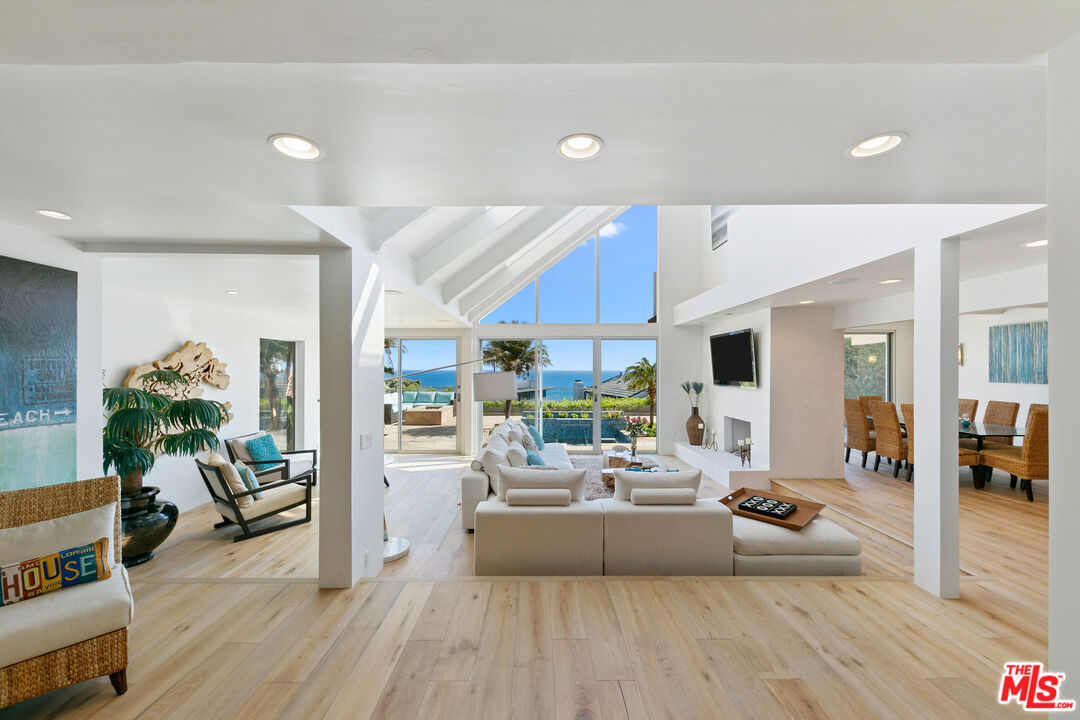 Malibu, California, 90265, United States, 3 Bedrooms Bedrooms, ,4 BathroomsBathrooms,Residential,For Sale,1807694