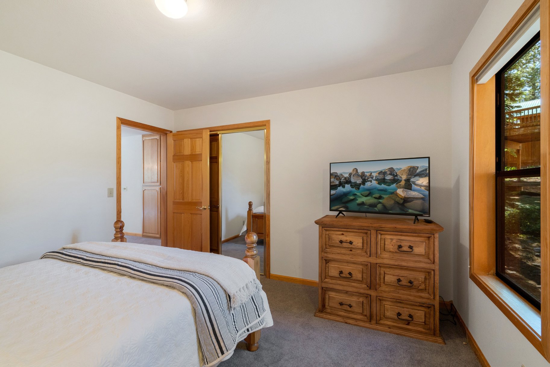  Sunlit Tahoe Donner Home with Spacious Rooms - 物件實景